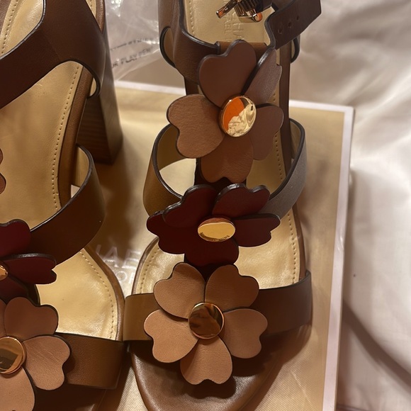 Michael Kors Kit Flower Sandals - Picture 9 of 10